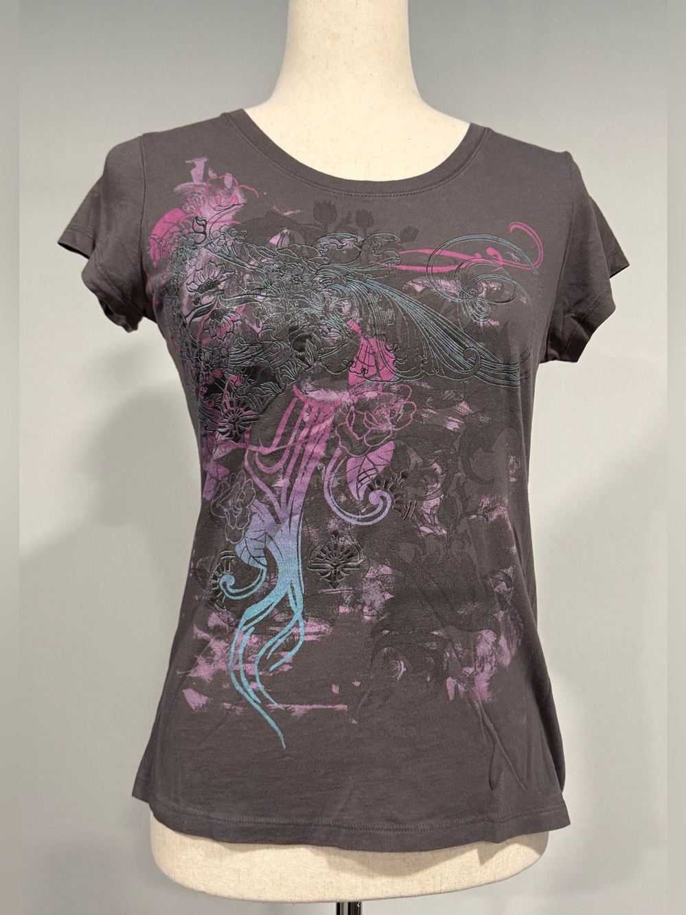 Express Gray Short-Sleeve Graphic Tee with Pink & Blue Detail